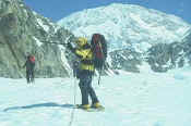 ClimbersOnSnow.jpg (50978 bytes)